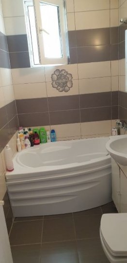 Apartament 3 camere Dristor 2 minute metrou Apartament de ...